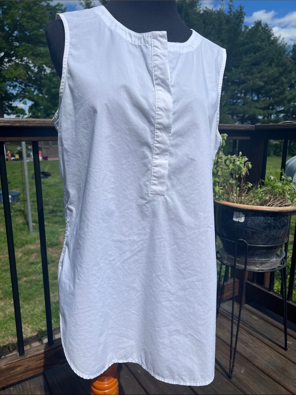 Athleta White Sleeveless Tunic Top